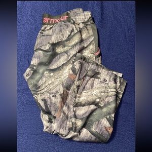 Under Armor Women's Cold Gear Camo Pants - size XXL